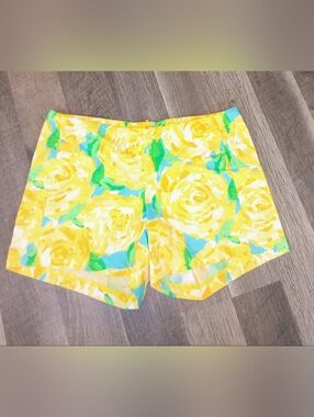 Lilly Pulitzer Floral Shorts Size 8 Yellow Green Summer Preppy